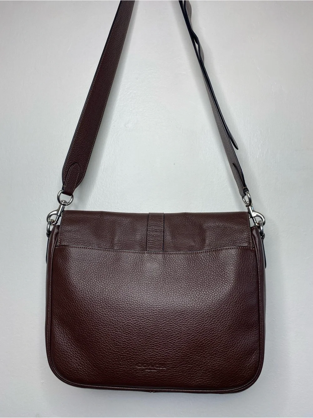 Coach Warner Messenger bag Pebbled Leather Chocolate brown